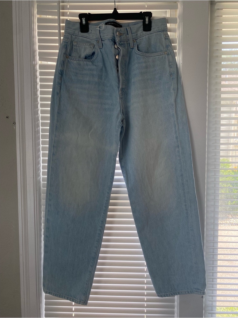 Veronica Beard Light Wash Button-Fly Blake Crop Classic Straight High-Rise Jean